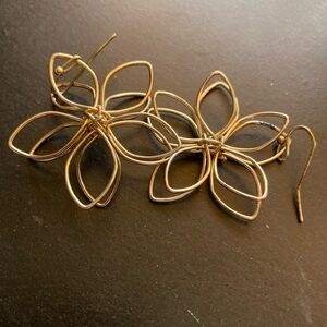 House of Harlow 1960 flower wire earrings
